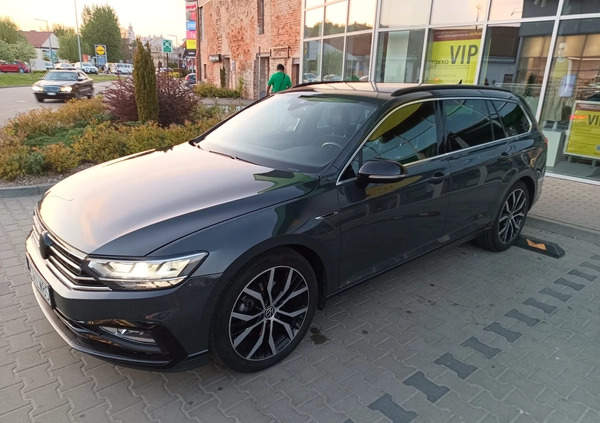 Volkswagen Passat cena 115000 przebieg: 71777, rok produkcji 2020 z Chodzież małe 172